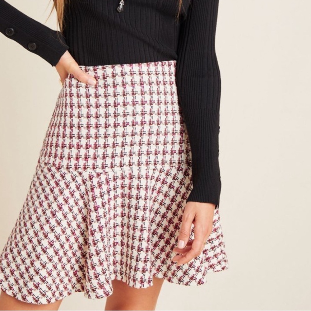 Maeve Anthropologie Houndstooth Tweed Flared Mini Skirt in Ivory and Pink
